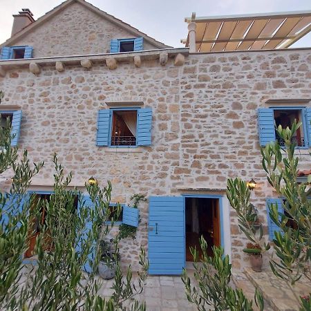Villa Vicina Heritage Villa For 9,Milna - Close To Restaurants And Shops 外观 照片