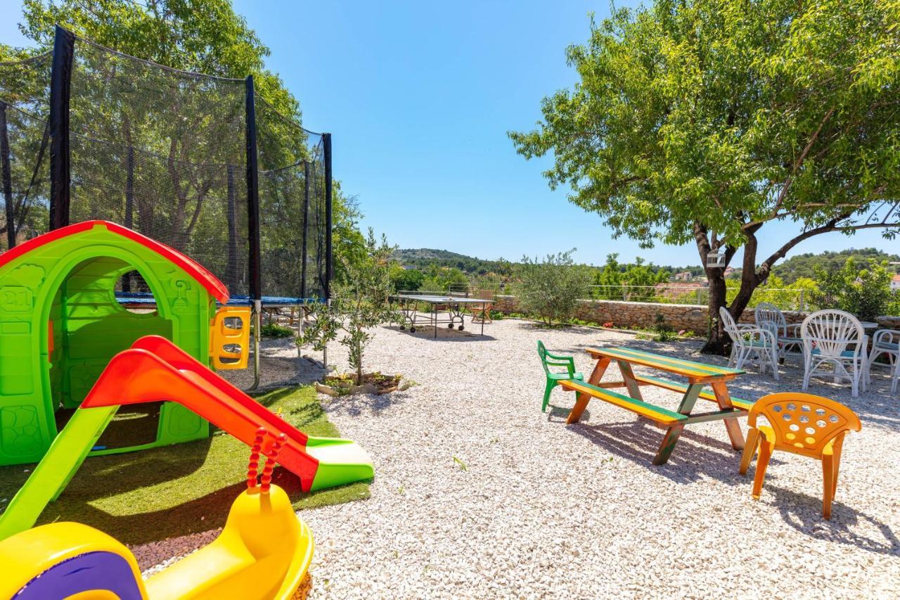Villa Vicina Heritage Villa For 9,Milna - Close To Restaurants And Shops 外观 照片