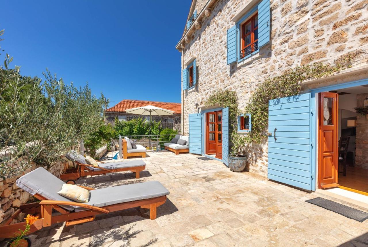 Villa Vicina Heritage Villa For 9,Milna - Close To Restaurants And Shops 外观 照片