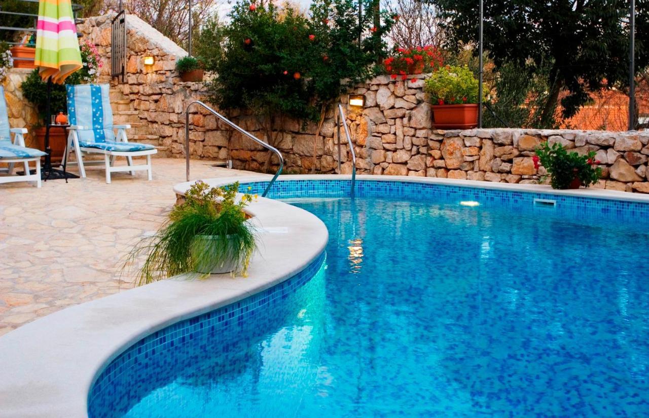 Villa Vicina Heritage Villa For 9,Milna - Close To Restaurants And Shops 外观 照片