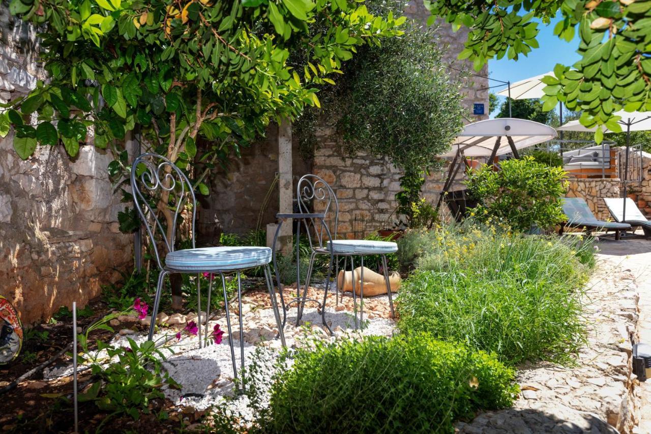 Villa Vicina Heritage Villa For 9,Milna - Close To Restaurants And Shops 外观 照片
