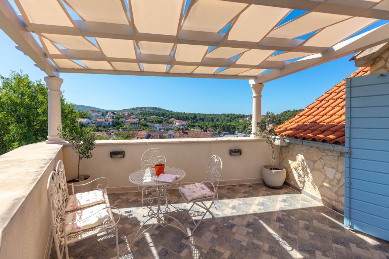 Villa Vicina Heritage Villa For 9,Milna - Close To Restaurants And Shops 外观 照片
