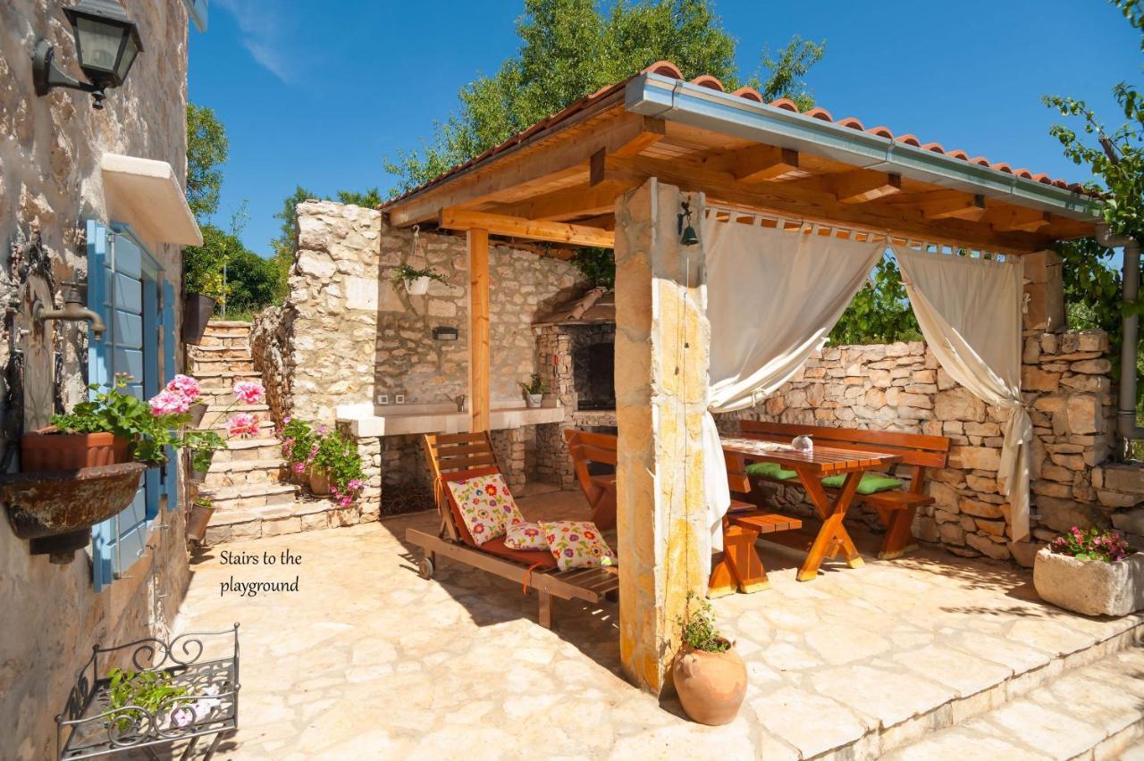 Villa Vicina Heritage Villa For 9,Milna - Close To Restaurants And Shops 外观 照片