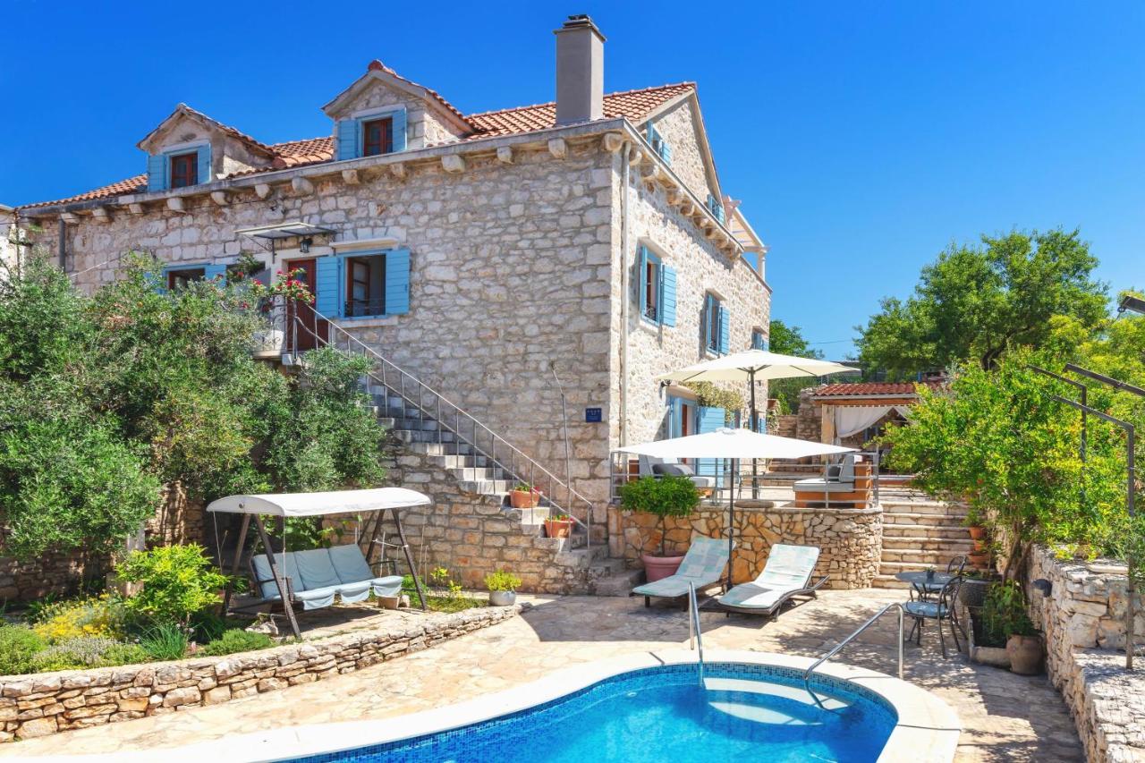 Villa Vicina Heritage Villa For 9,Milna - Close To Restaurants And Shops 外观 照片